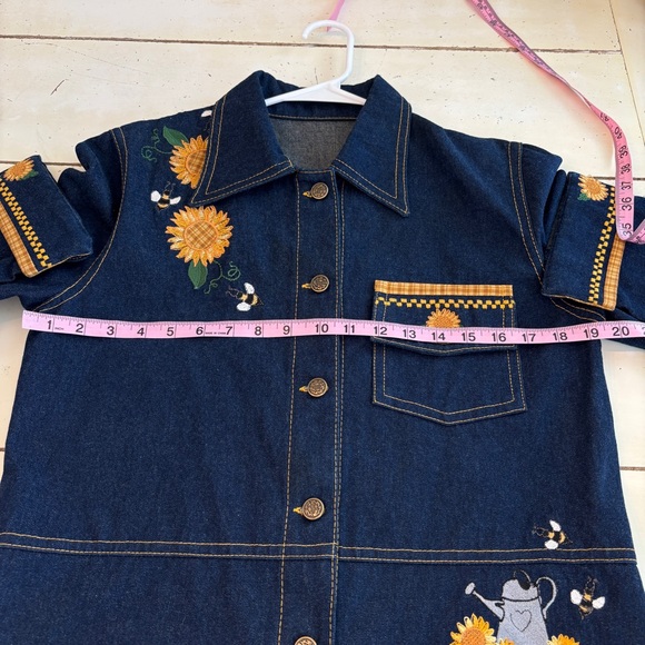 Women’s Garden Floral Embroidered Denim Jacket - Picture 9 of 12
